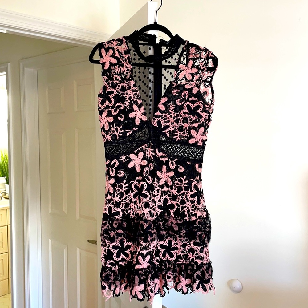Short lace dress black and pink